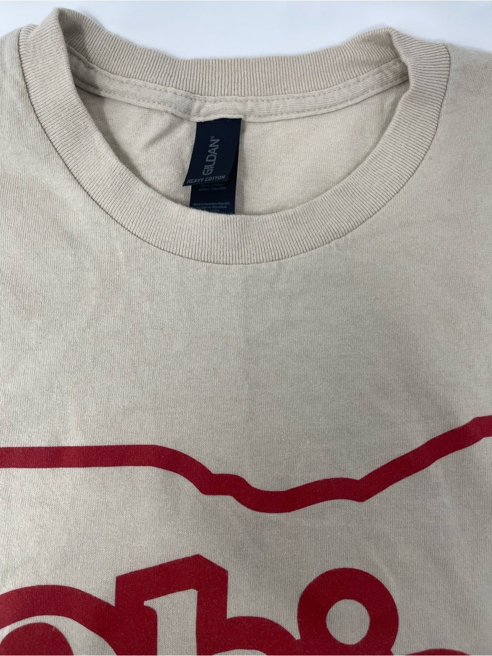 Gildan Men's Cream Tee with Red Graphic